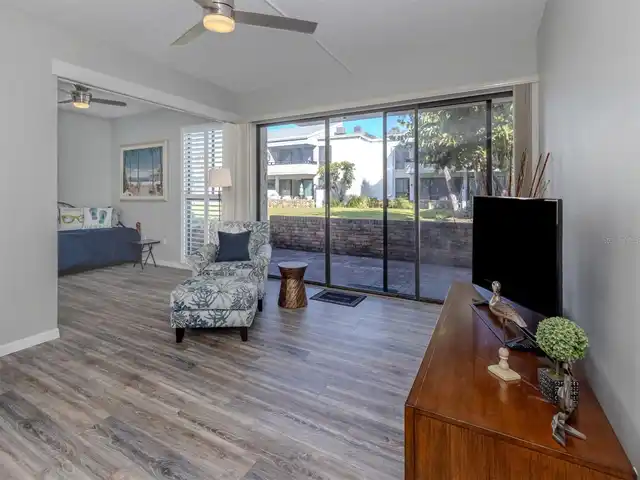 Listing Photo 12