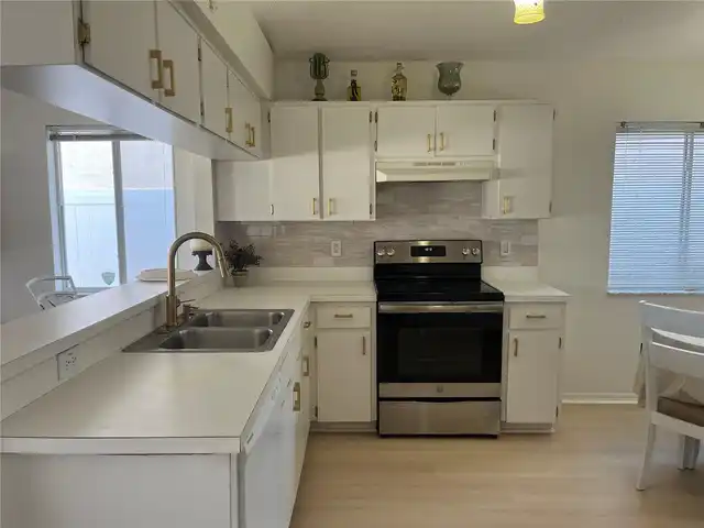 Listing Photo 9
