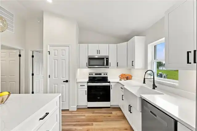 Listing Photo 10