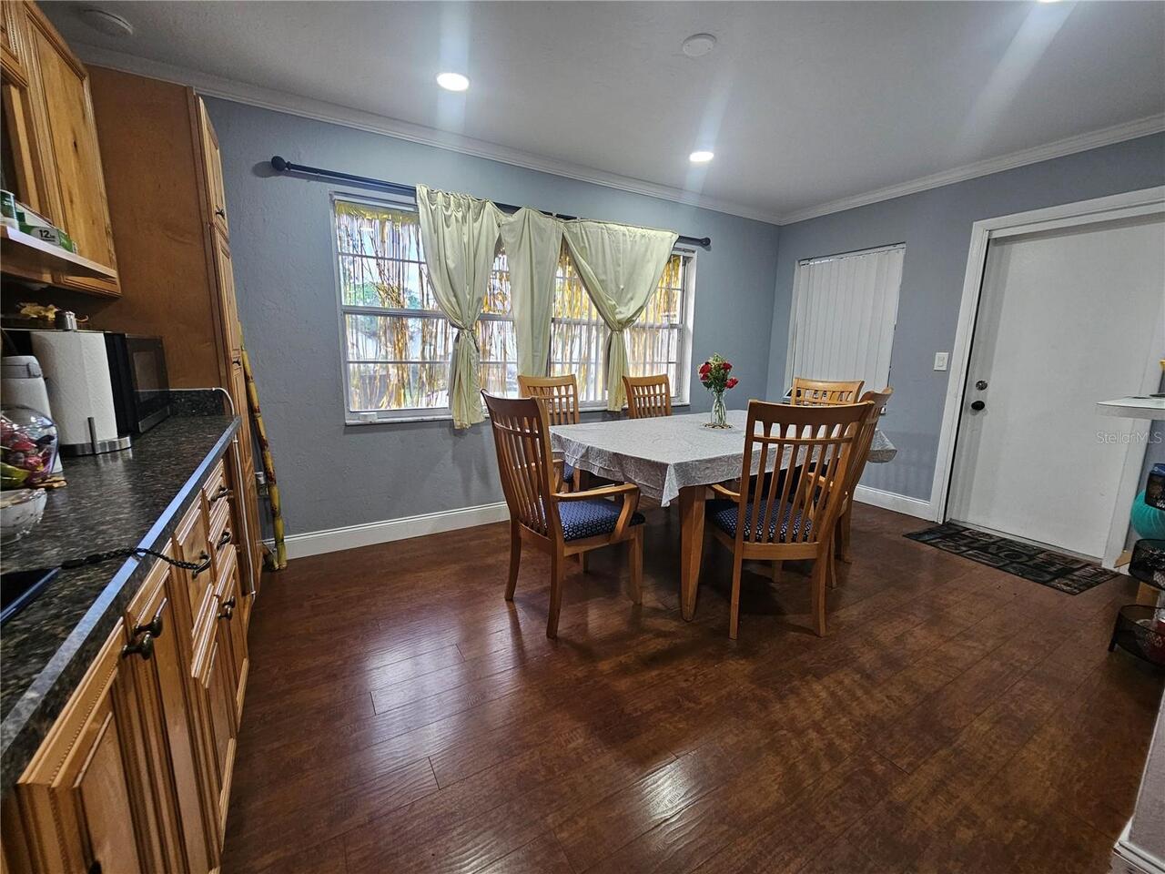 Listing Photo 9