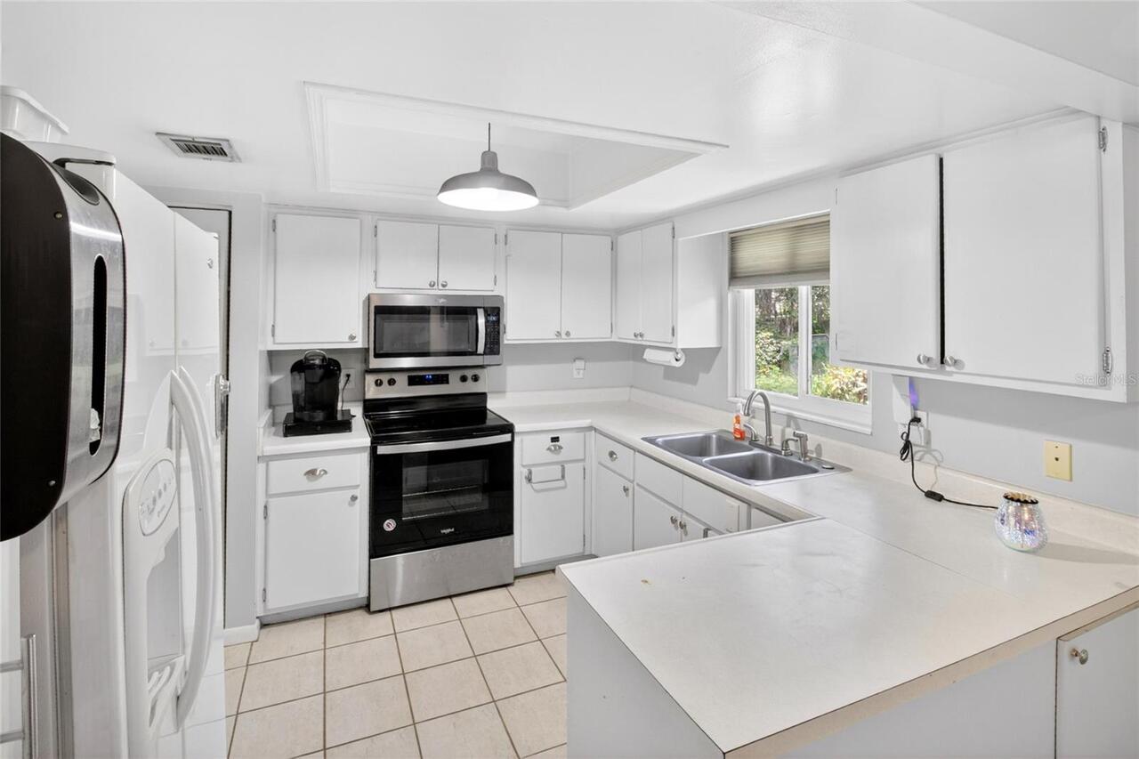Listing Photo 12