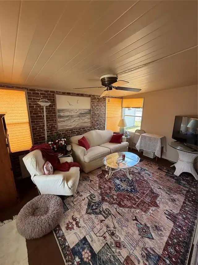 Listing Photo 9