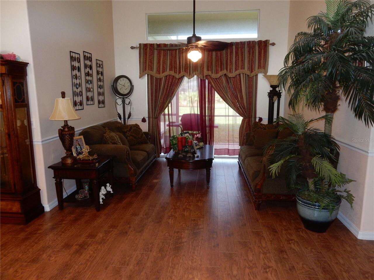 Listing Photo 12