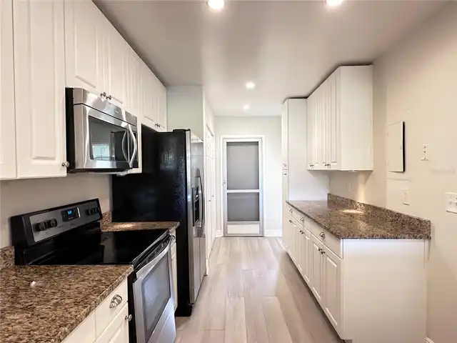 Listing Photo 9
