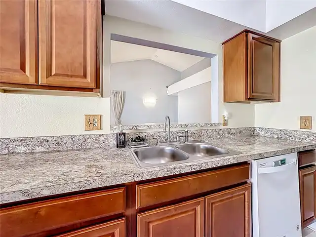 Listing Photo 9