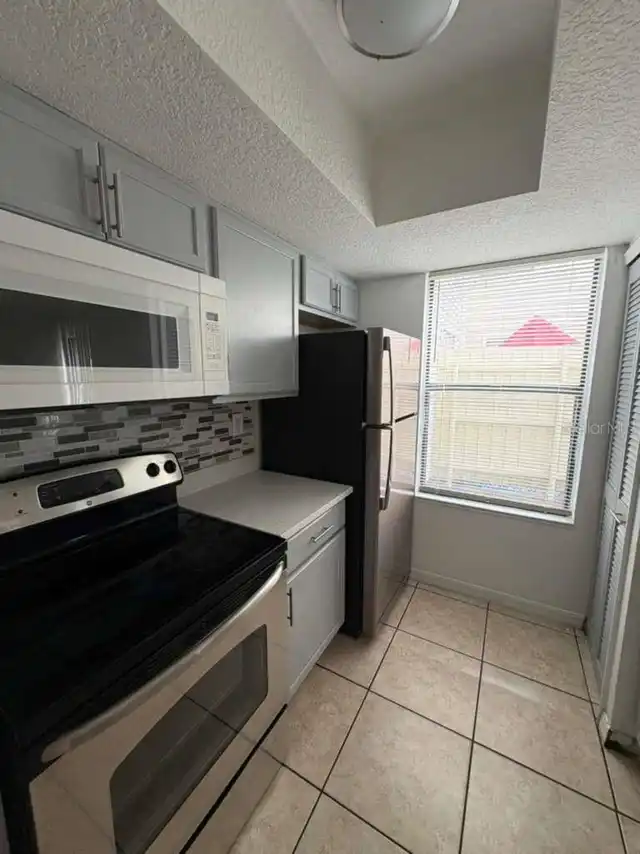 Listing Photo 9