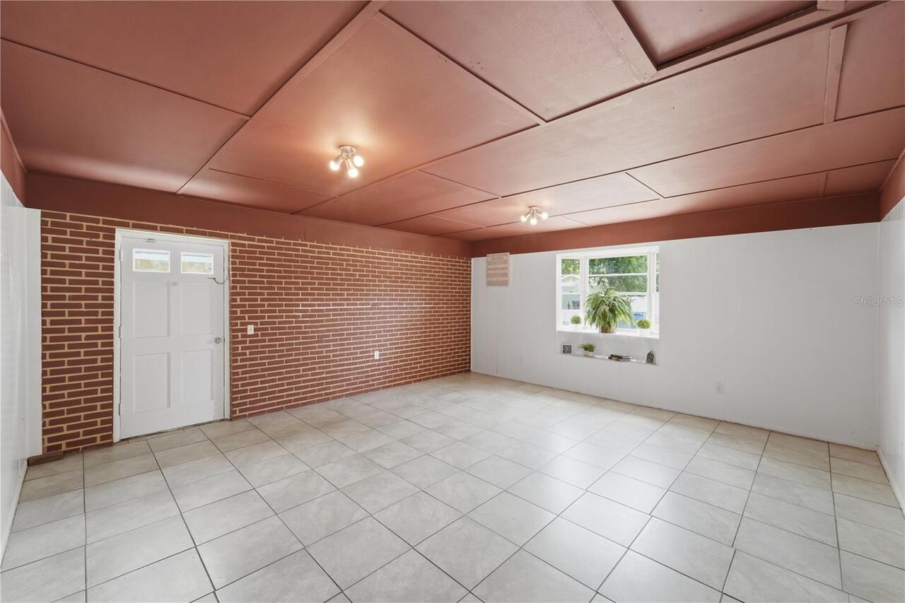 Listing Photo 14