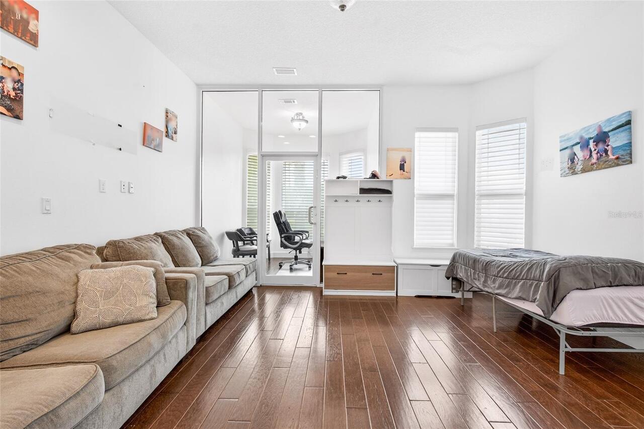 Listing Photo 11