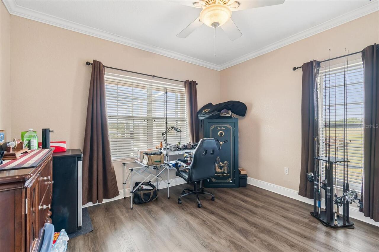 Listing Photo 12