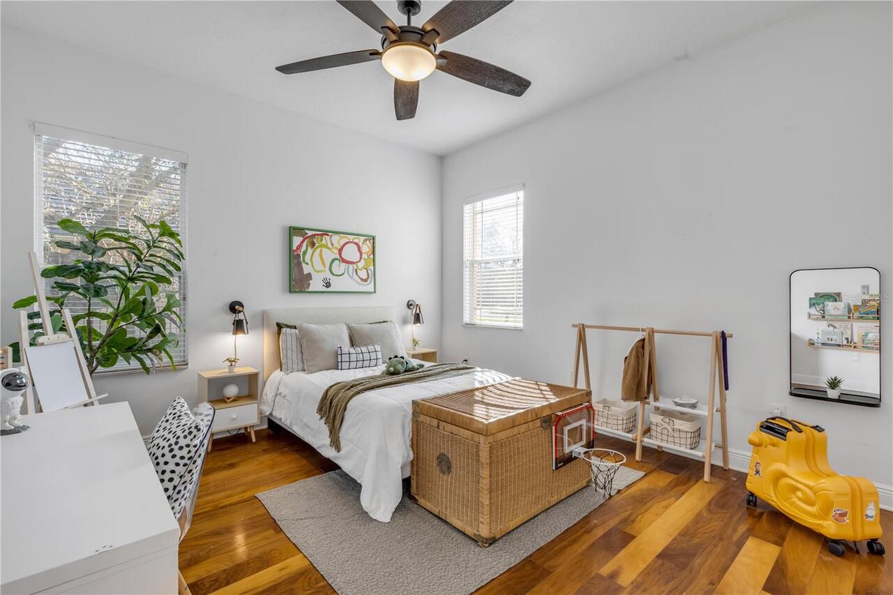 Listing Photo 11