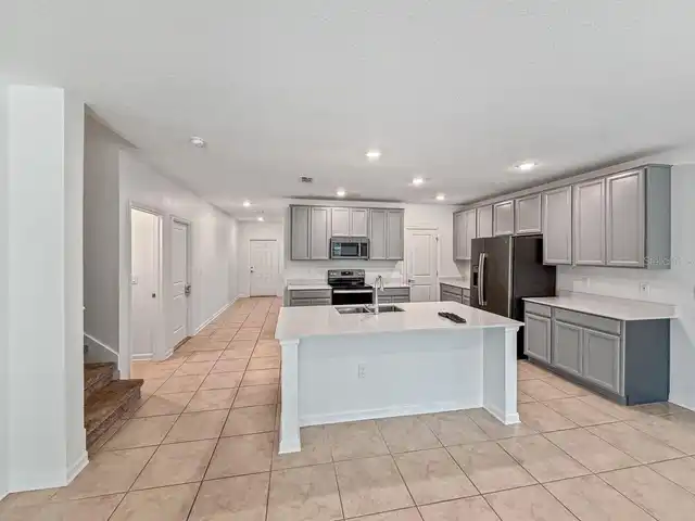 Listing Photo 12