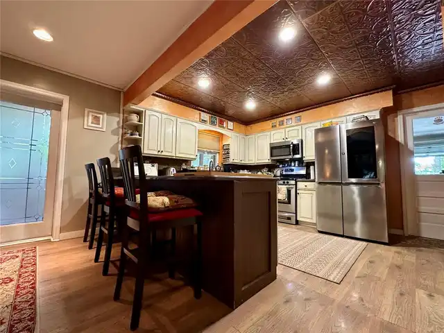 Listing Photo 9