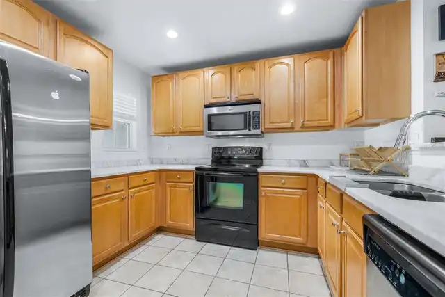 Listing Photo 8