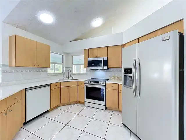 Listing Photo 6