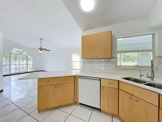Listing Photo 8