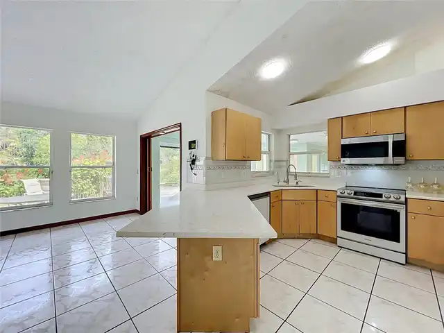 Listing Photo 9
