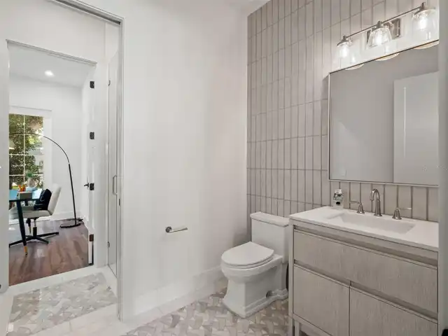 Listing Photo 10