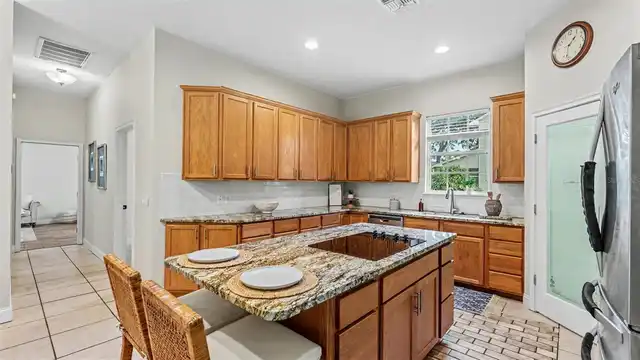 Listing Photo 12
