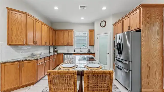 Listing Photo 14
