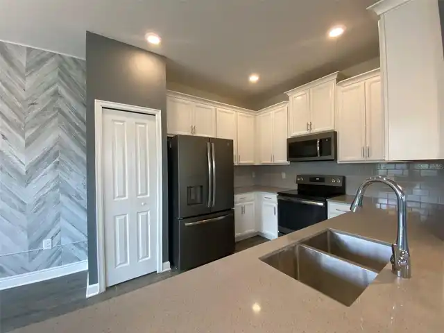 Listing Photo 10