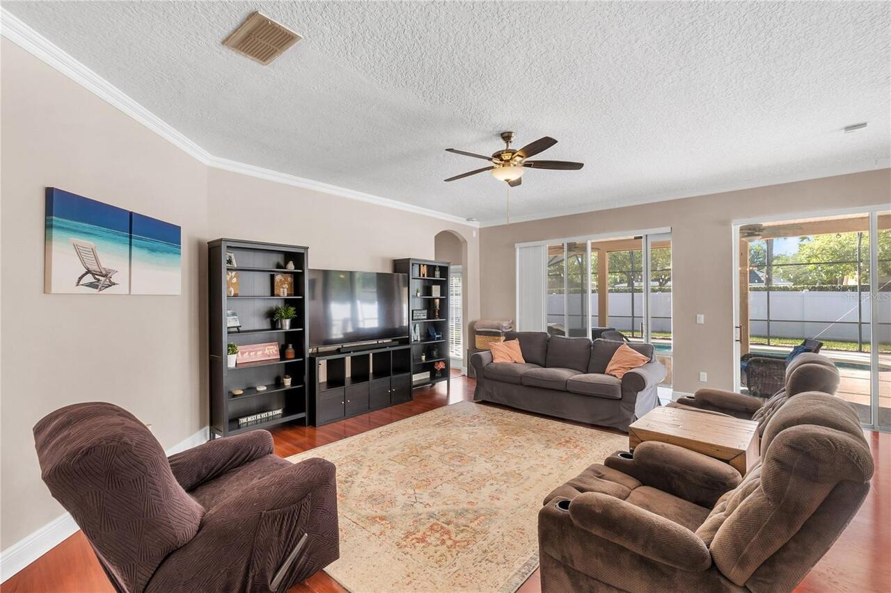 Listing Photo 12