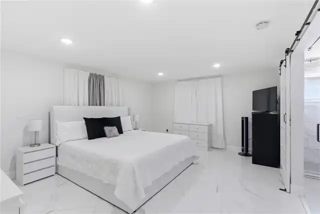 Listing Photo 14