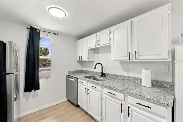 Listing Photo 12