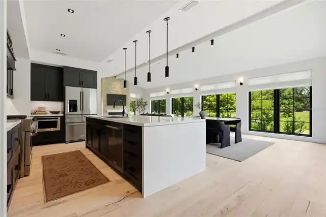 Listing Photo 10
