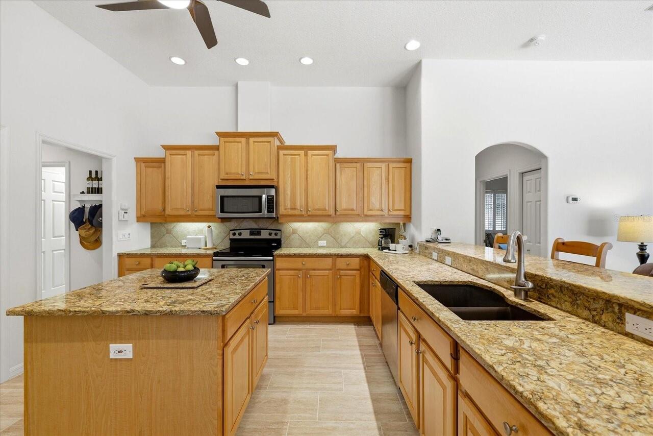 Listing Photo 12