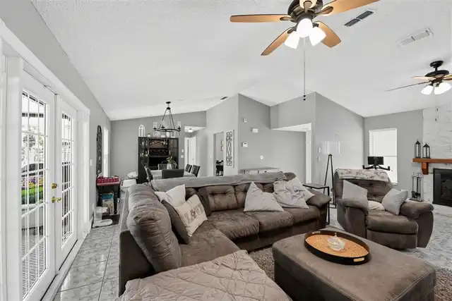 Listing Photo 10