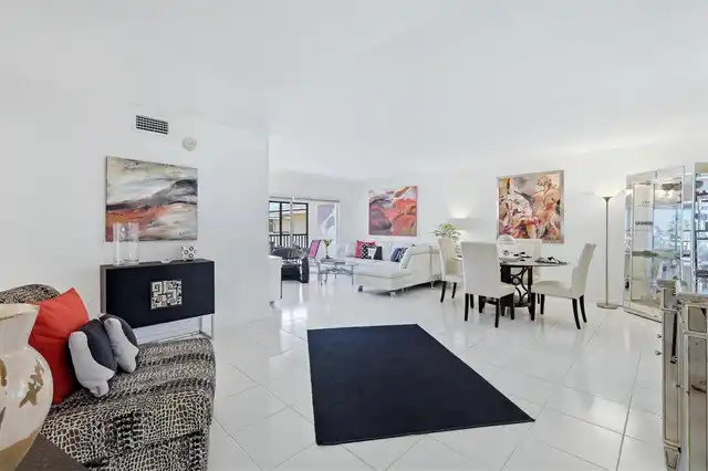 Listing Photo 8