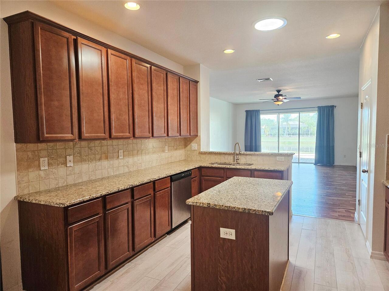 Listing Photo 12