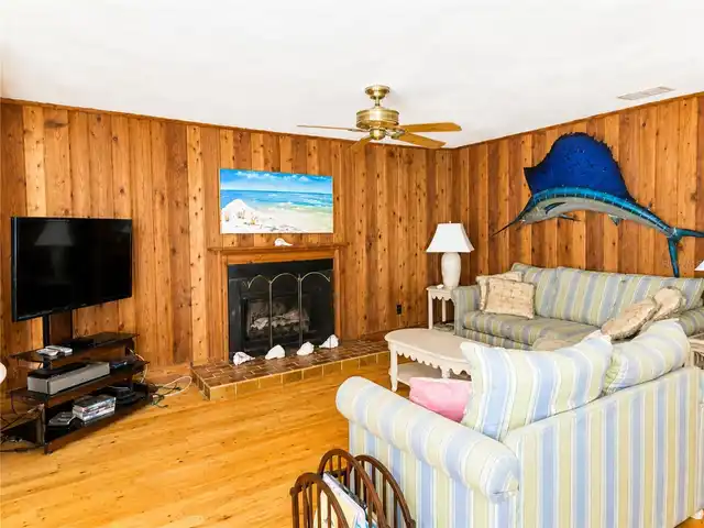 Listing Photo 9