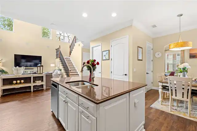 Listing Photo 8