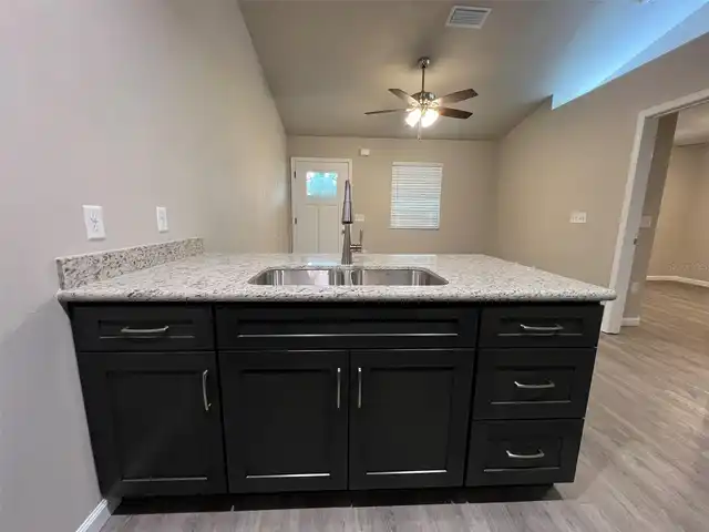 Listing Photo 9
