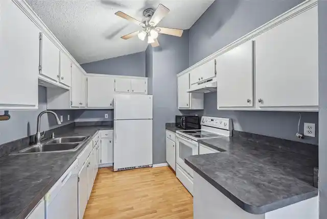 Listing Photo 11