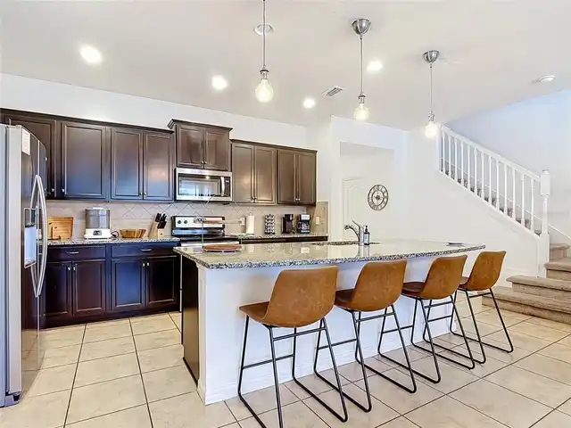 Listing Photo 10