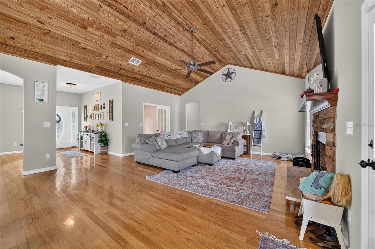 Listing Photo 12