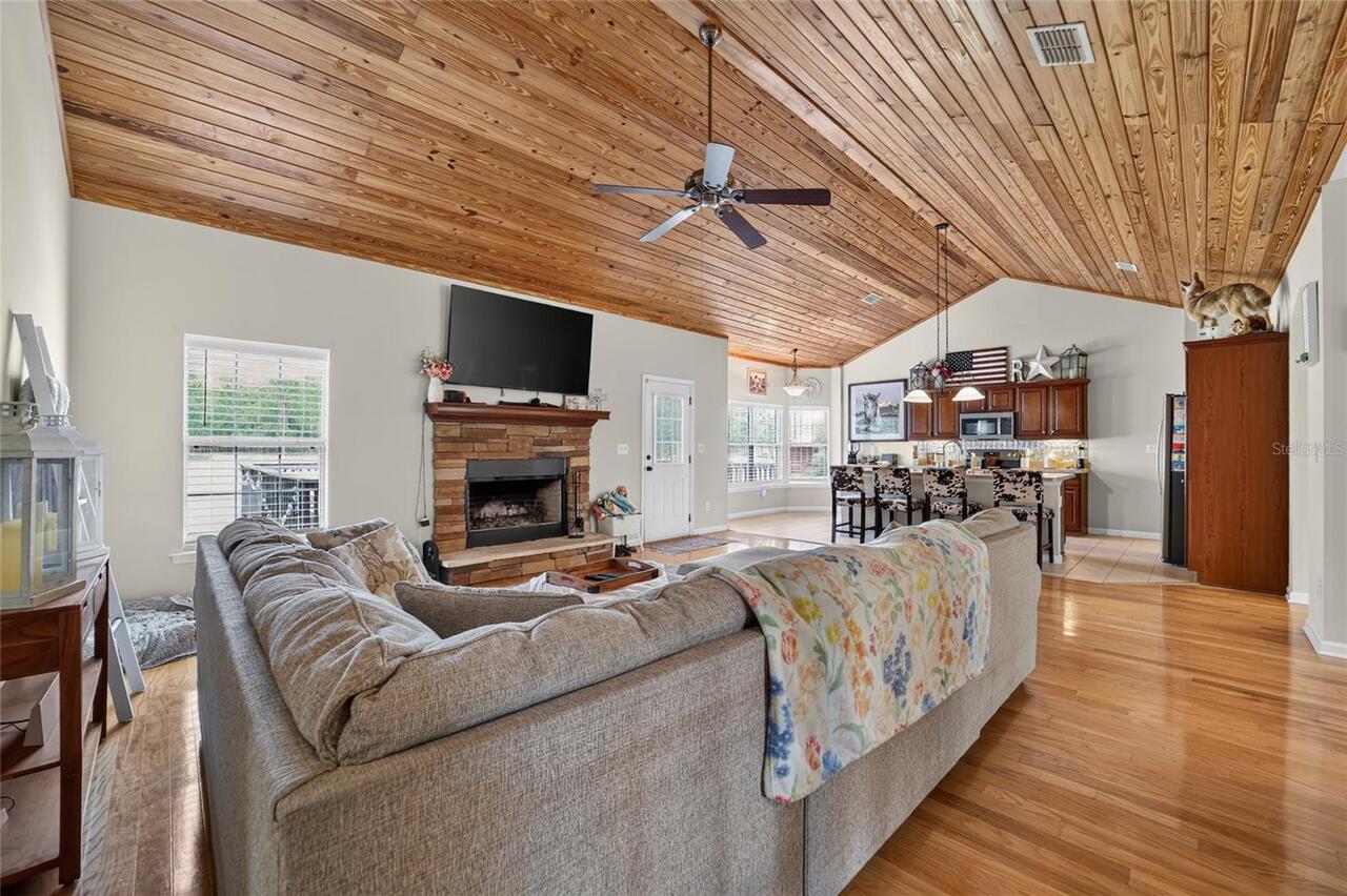 Listing Photo 16