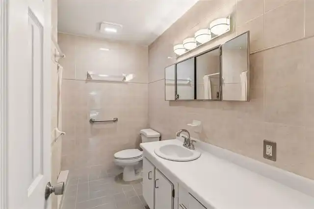 Listing Photo 12