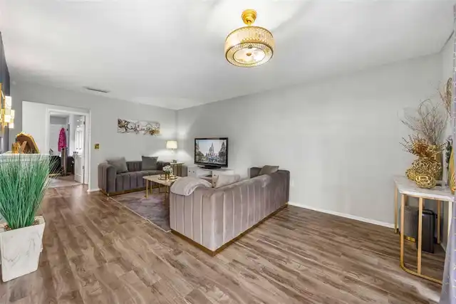 Listing Photo 10