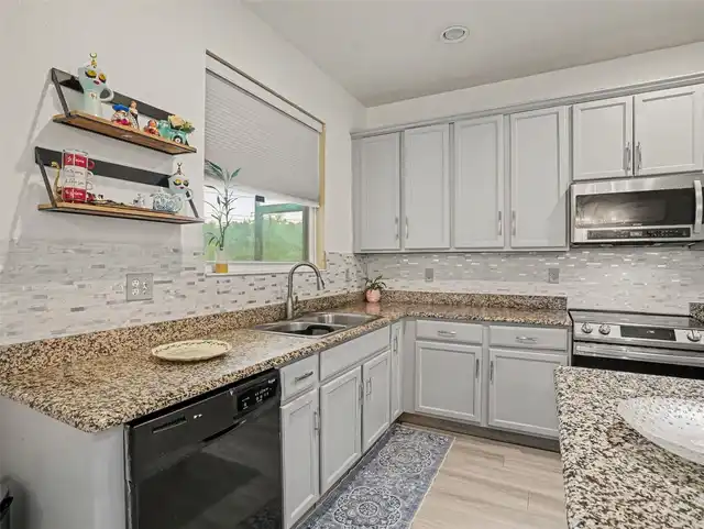 Listing Photo 12
