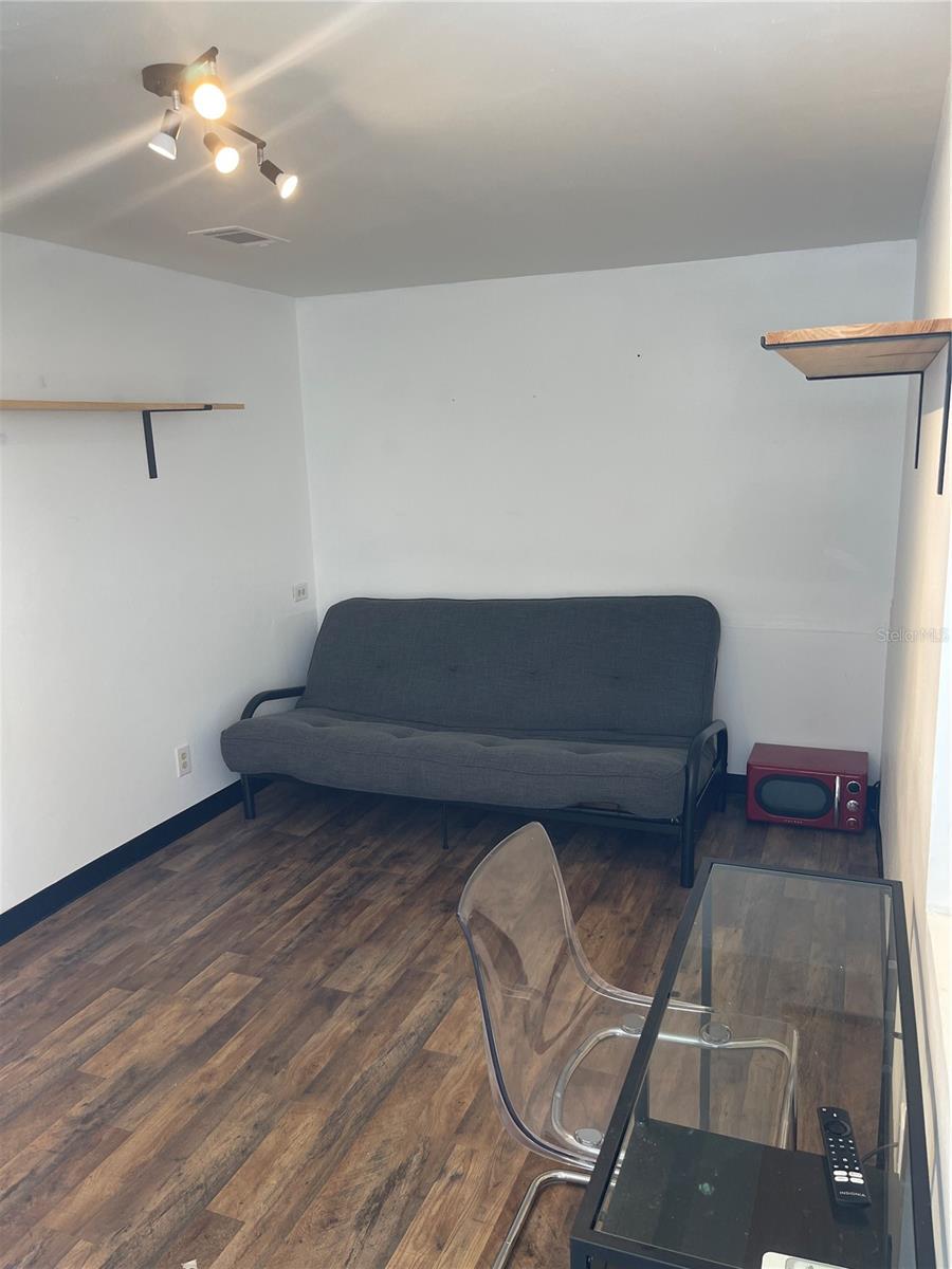 Listing Photo 8