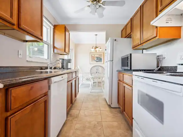Listing Photo 9