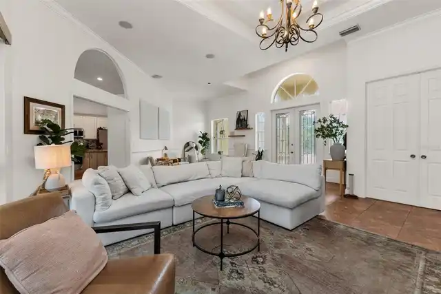 Listing Photo 11