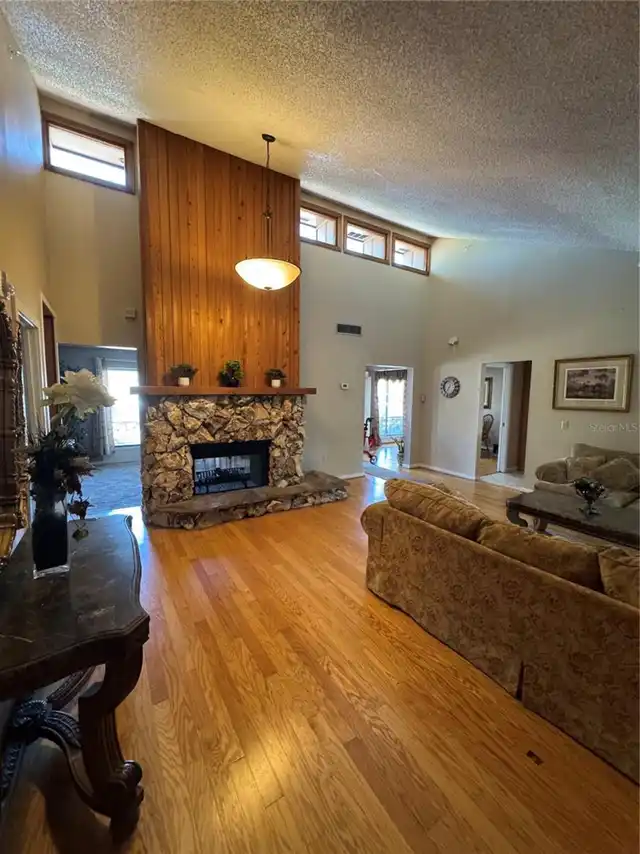 Listing Photo 14