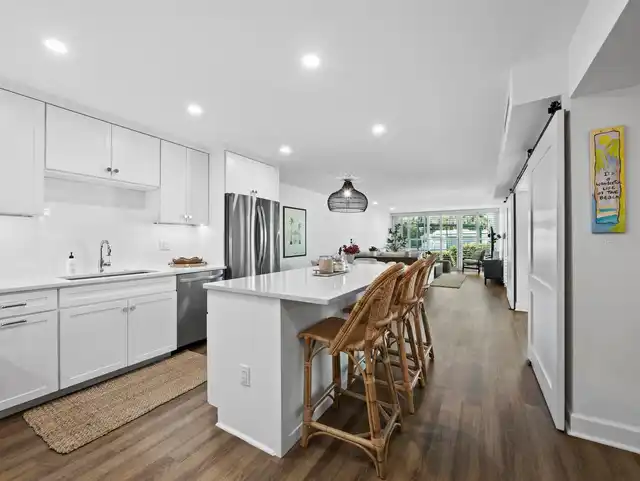 Listing Photo 11