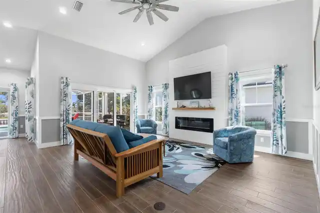 Listing Photo 10
