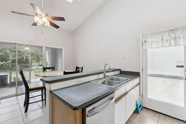 Listing Photo 12