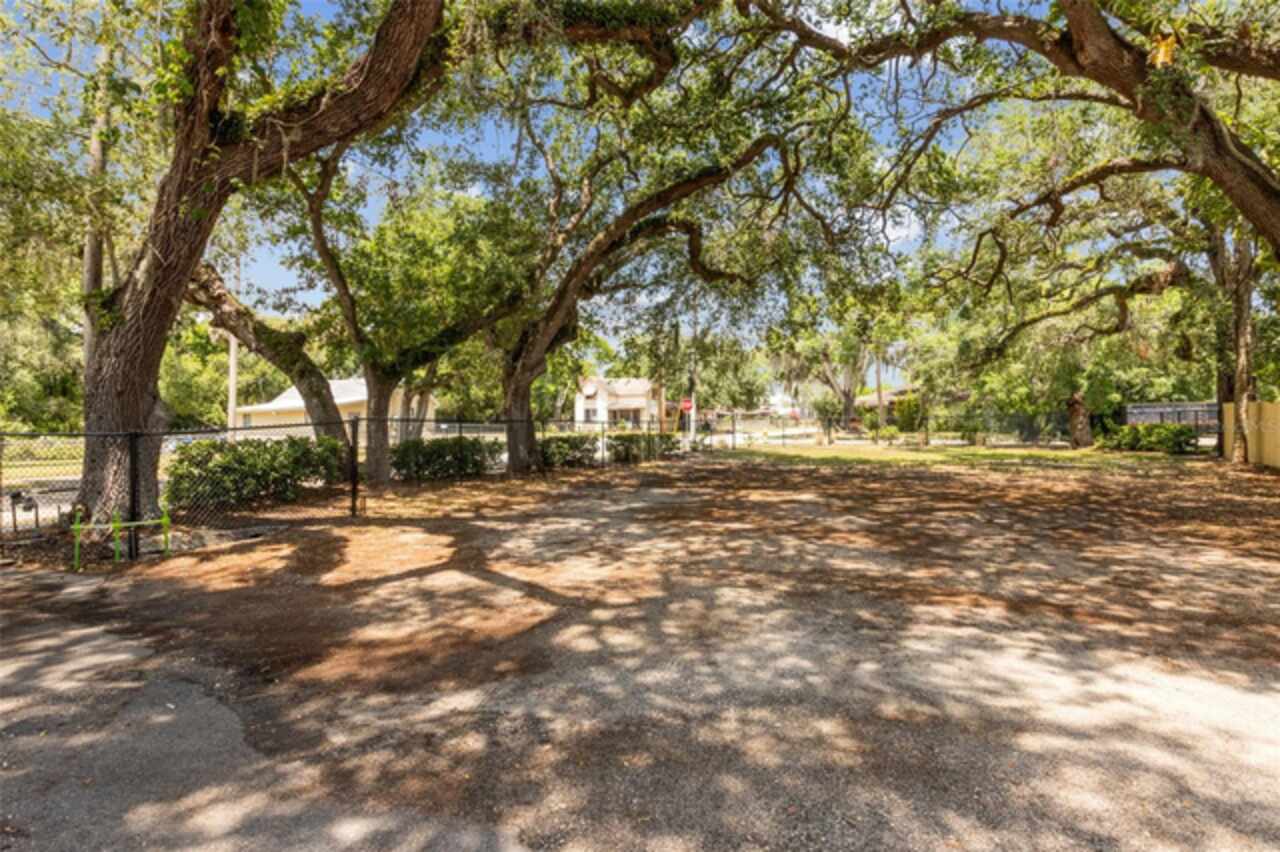 Listing Photo 11